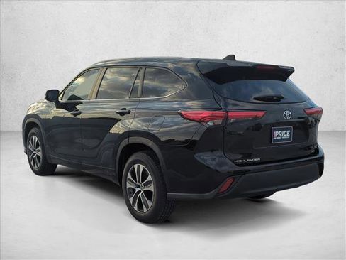 Certified 2023 Toyota Highlander XLE image 7