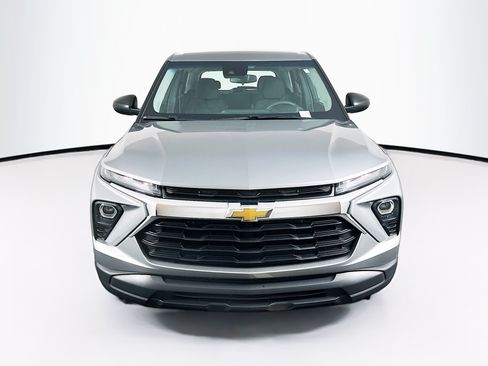 Used 2024 Chevrolet TrailBlazer LS FWD image 2