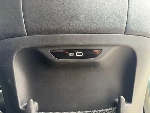 Used 2021 Chrysler Pacifica Touring-L image 30