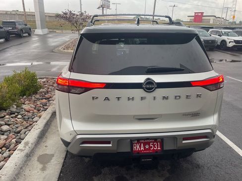 Used 2023 Nissan Pathfinder Platinum image 6