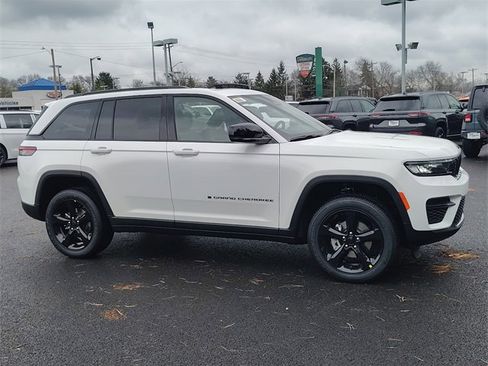 New 2025 Jeep Grand Cherokee Altitude w/ Trailer Tow Package image 6