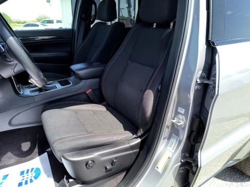 Used 2016 Jeep Grand Cherokee Laredo 75th Anniversary image 18