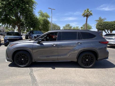 Used 2023 Toyota Highlander XSE FWD image 4