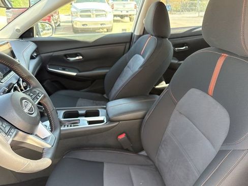 Used 2025 Nissan Sentra SR FWD image 5