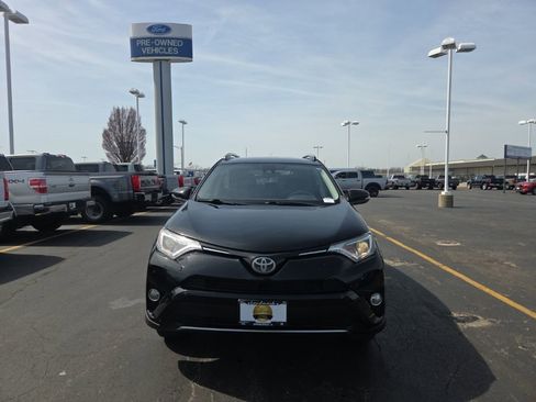Used 2018 Toyota RAV4 XLE image 9