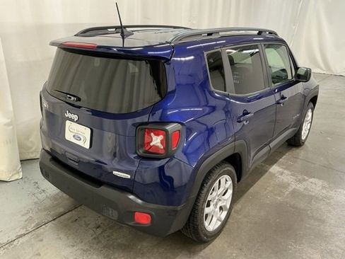 Used 2018 Jeep Renegade Latitude image 3