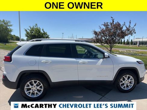 Used 2017 Jeep Cherokee Latitude w/ Cold Weather Group AWD/4WD image 14