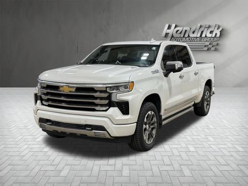 Used 2023 Chevrolet Silverado 1500 High Country w/ Technology Package AWD/4WD image 5