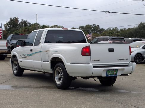Used 2000 Chevrolet S10 Pickup LS w/ Preferred Equipment Group image 2