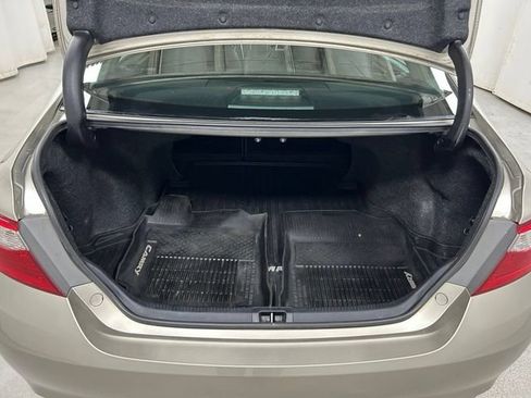 Used 2017 Toyota Camry SE FWD image 11