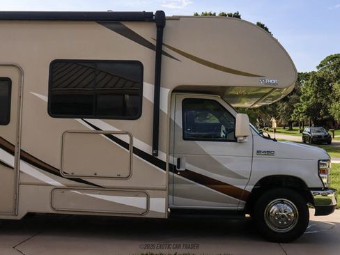 Used 2017 Ford E-450 and Econoline 450 Super Duty w/ Motorhome Prep Package RWD image 11