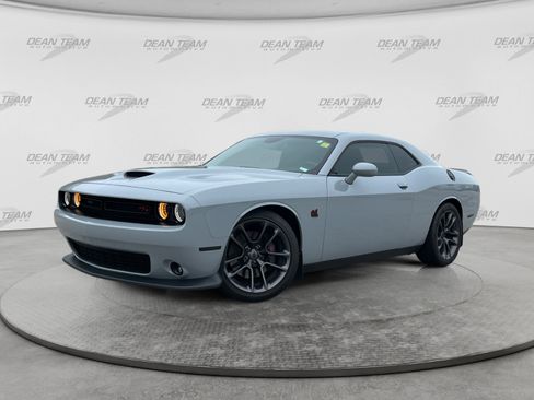 Used 2022 Dodge Challenger R/T Scat Pack w/ Plus Package RWD image 2