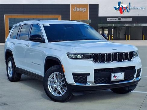 New 2025 Jeep Grand Cherokee L Laredo image 1