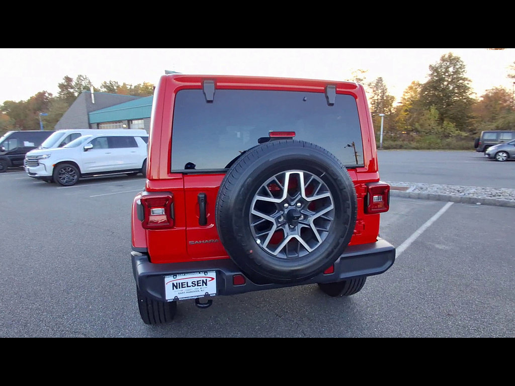 Used 2026 Jeep Wrangler Unlimited Sahara AWD/4WD image 7