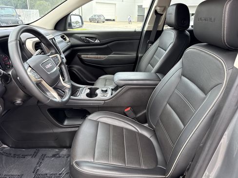 Used 2023 GMC Acadia Denali w/ Denali Ultimate Package FWD image 9