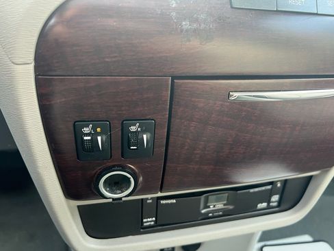Used 2011 Toyota Sienna Limited image 8
