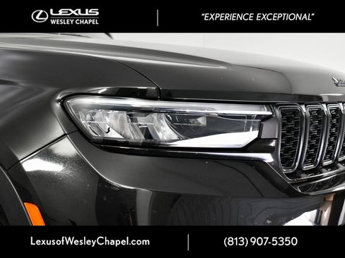 Used 2024 Jeep Grand Cherokee Limited w/ Black Appearance Package image 3