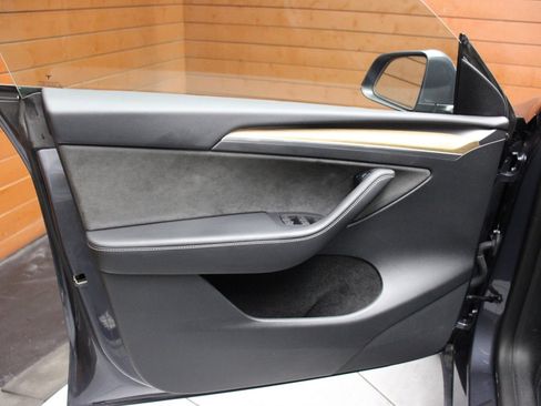 Used 2022 Tesla Model Y Performance image 41