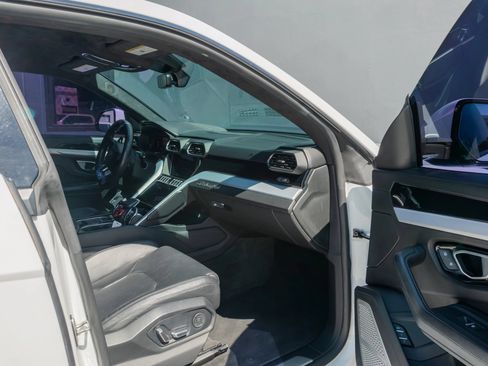 Used 2019 Lamborghini Urus AWD/4WD image 52
