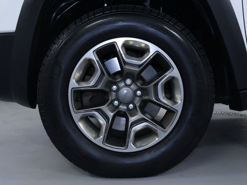 Used 2019 Jeep Cherokee Trailhawk w/ Cold Weather Group AWD/4WD image 29