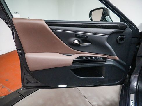 Used 2024 Lexus ES 350 w/ Premium Package image 22