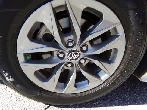 Used 2024 Toyota Sienna XLE image 70