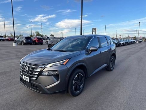 Used 2024 Nissan Rogue SV AWD/4WD image 3