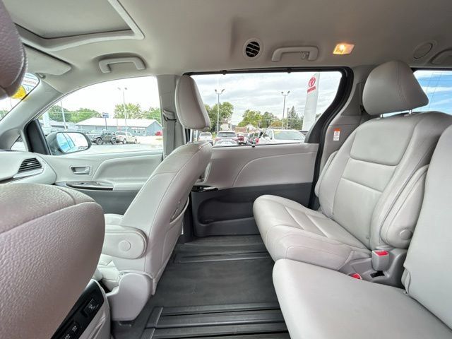 Used 2020 Toyota Sienna XLE FWD image 29