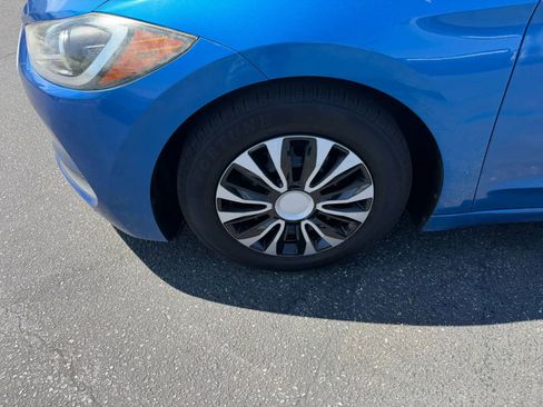 Used 2017 Hyundai Elantra SE image 5