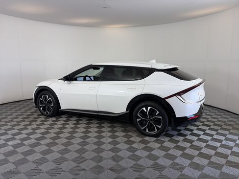 Used 2023 Kia EV6 Wind w/ Wind Technology Package AWD/4WD image 8