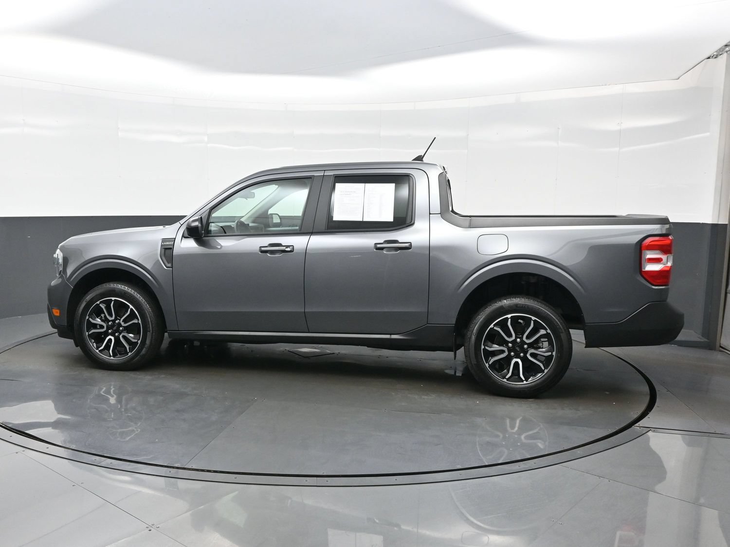 Used 2024 Ford Maverick Lariat FWD image 3