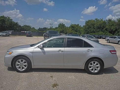Used 2011 Toyota Camry LE w/ LE Extra-Value Pkg FWD image 2
