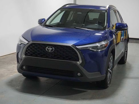 Used 2023 Toyota Corolla Cross XLE image 1