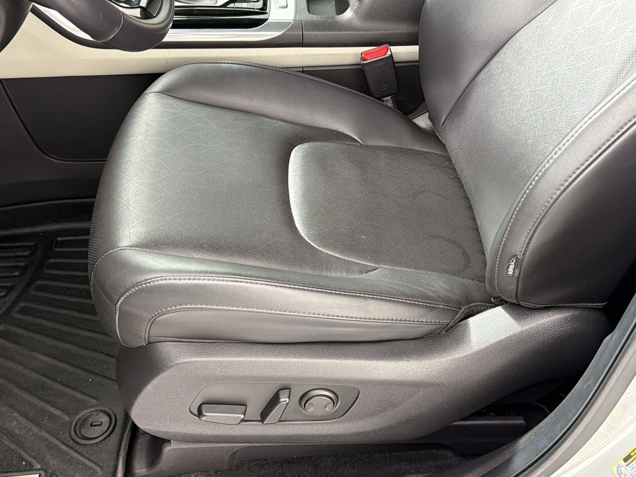 Used 2023 Kia Carnival EX FWD image 15
