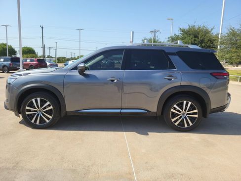 Used 2025 Nissan Pathfinder Platinum w/ Cargo Package FWD image 8