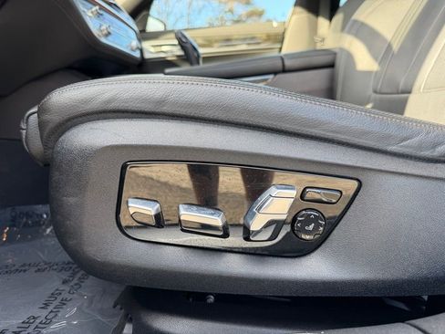 Used 2022 BMW 740i w/ M Sport Package image 12