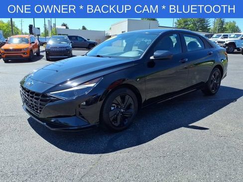 Used 2023 Hyundai Elantra SEL w/ Cargo Package FWD image 3