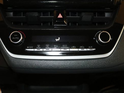 Used 2022 Toyota Corolla LE image 47