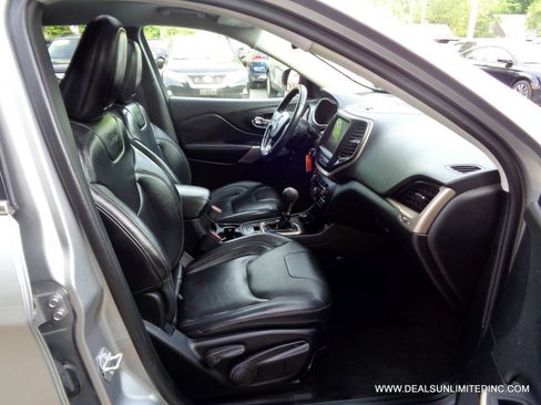 Used 2017 Jeep Cherokee Latitude w/ True North Edition AWD/4WD image 24