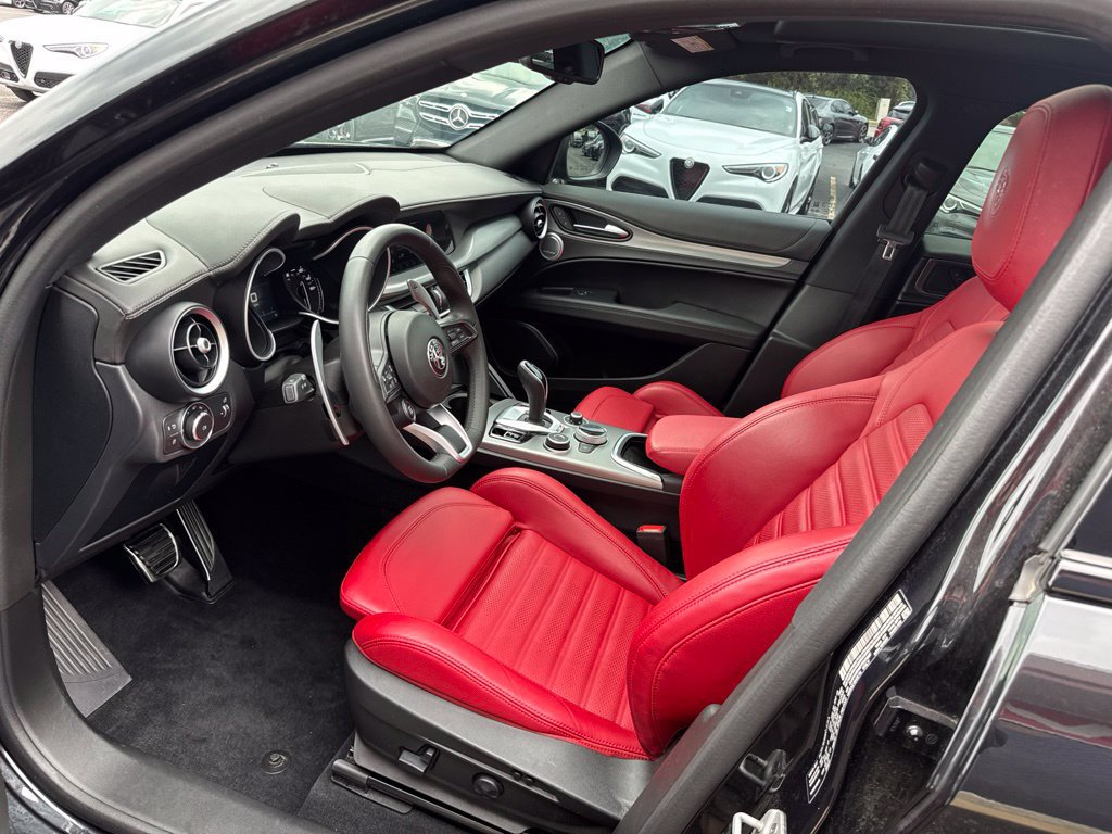 Used 2023 Alfa Romeo Stelvio Veloce AWD/4WD image 27