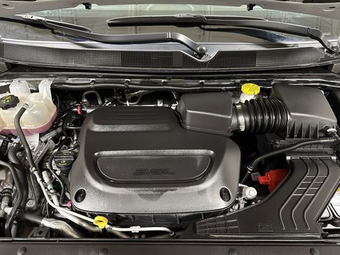 Used 2024 Chrysler Pacifica Touring-L FWD image 24