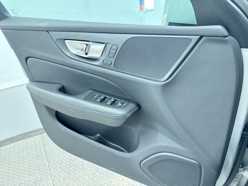 Used 2025 Volvo V60 B5 Cross Country Plus image 31