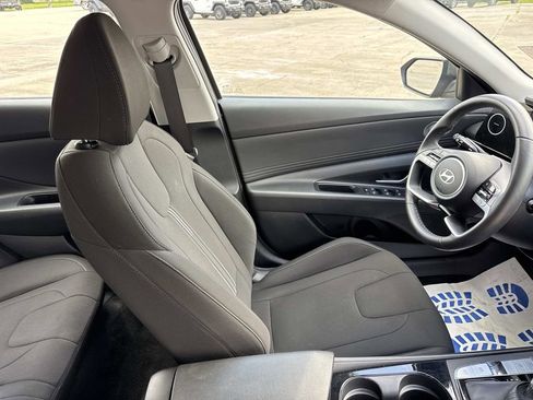 Used 2025 Hyundai Elantra SEL FWD image 22