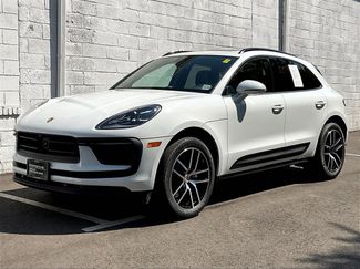 Certified 2025 Porsche Macan image 1
