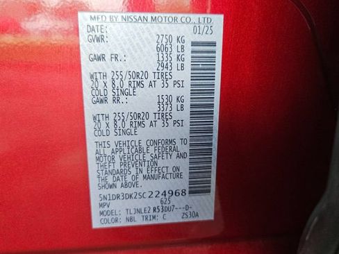 Used 2025 Nissan Pathfinder Platinum AWD/4WD image 16