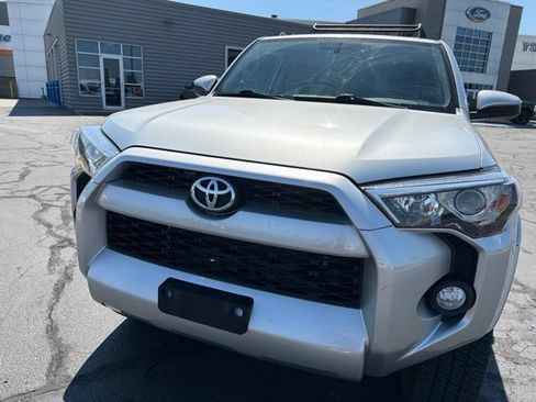 Used 2017 Toyota 4Runner SR5 AWD/4WD image 13