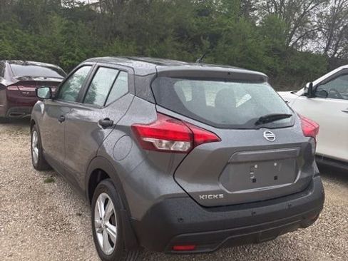 Used 2020 Nissan Kicks S image 3