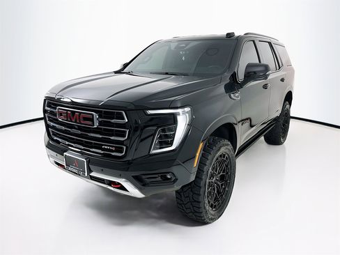 Used 2025 GMC Yukon AT4 w/ AT4 Premium Package image 3