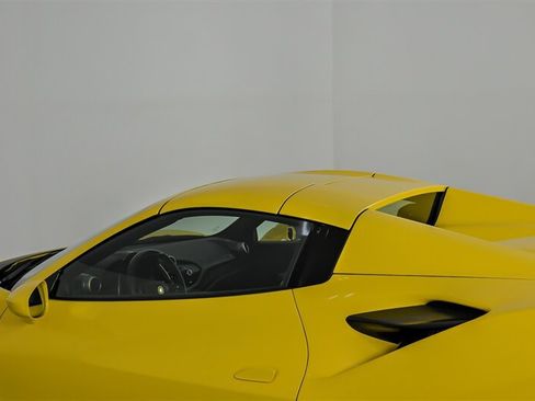 Used 2021 Ferrari F8 Tributo RWD image 19