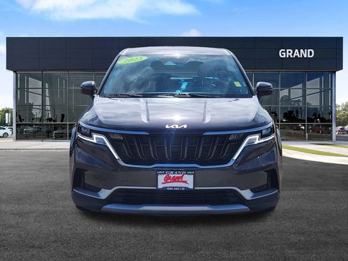 Certified 2023 Kia Carnival LX image 4